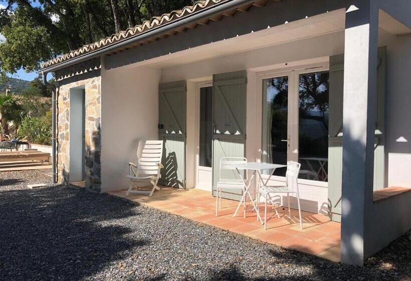 חדר סטנדרט עם מיטת קינג, Les Aurochs