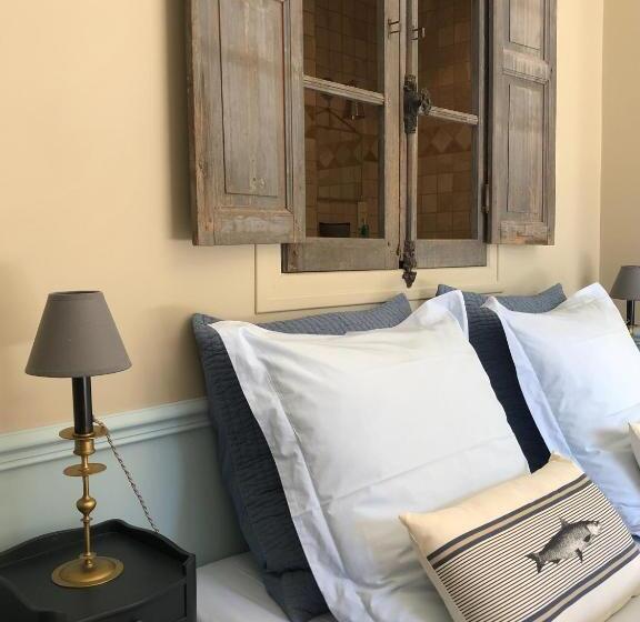 חדר סטנדרט עם מיטת קינג, Les Aurochs