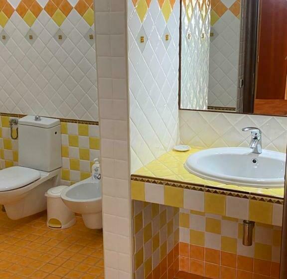 اتاق لوکس با بالکن و چشم‌انداز دریا, Gr B&b