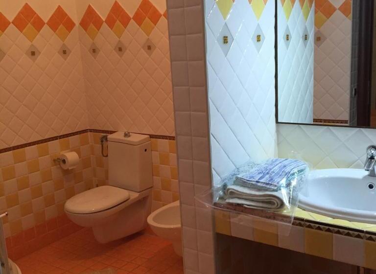 اتاق لوکس با بالکن و چشم‌انداز دریا, Gr B&b