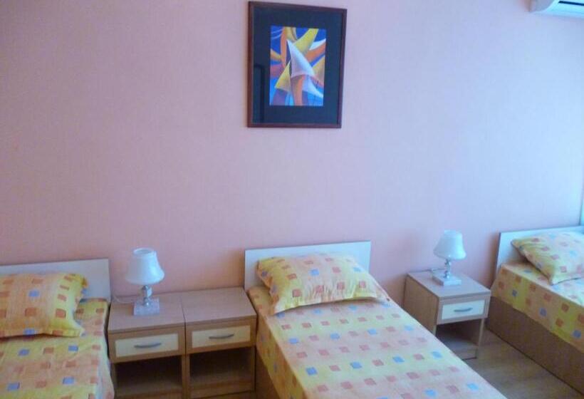 Triple Room Sea View, Zora