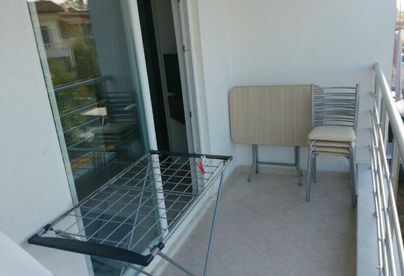 バルコニー付き1ベッドルームアパートメント, Oğuz Apart