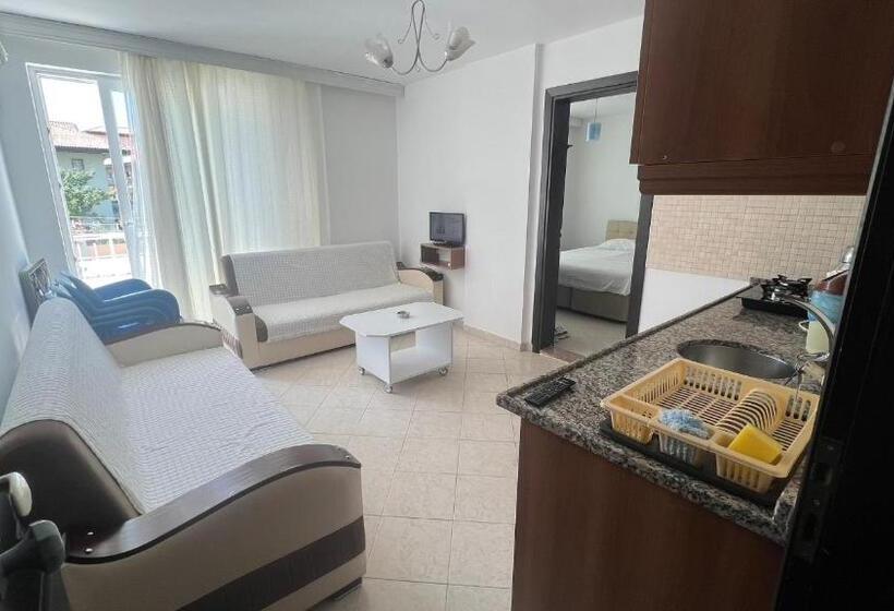 バルコニー付き1ベッドルームアパートメント, Oğuz Apart