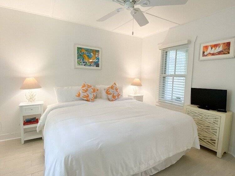בקתה, Authors Key West Guesthouse