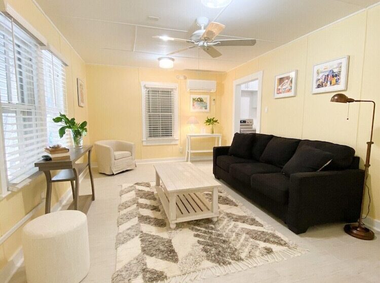 كابينة, Authors Key West Guesthouse