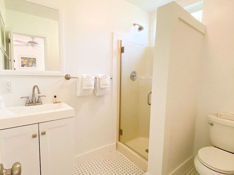 בקתה, Authors Key West Guesthouse