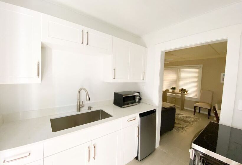 كابينة, Authors Key West Guesthouse