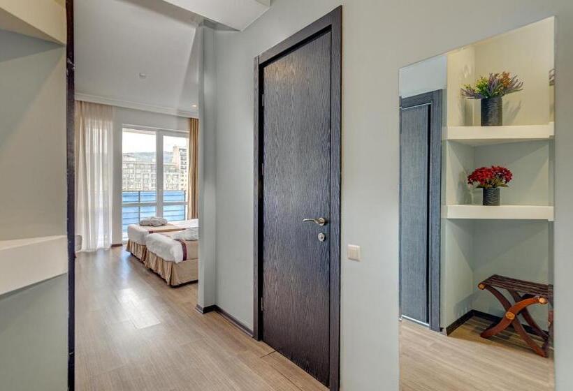 اتاق لوکس با تخت بزرگ, Best Western Tbilisi Art