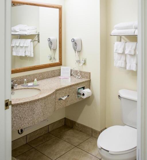 غرفة ديلوكس رباعية, Blue Gate Garden Inn