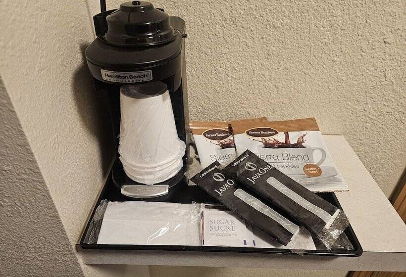 اتاق سوپریور, Broadway Inn Conference Center