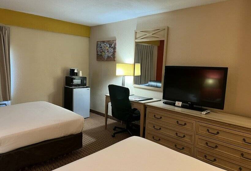 ２ダブルベッドのスタンダードルーム, Econo Lodge Inn & Suites