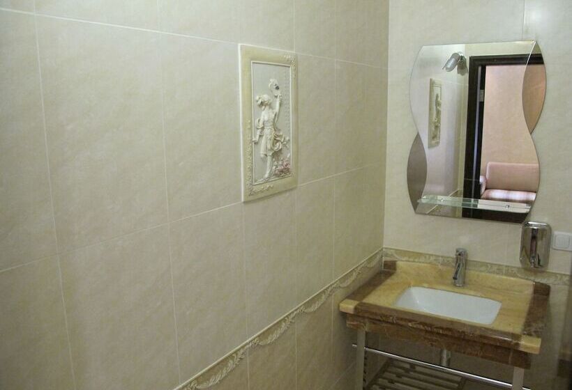 سوییت جونیور, Shanhai Blues