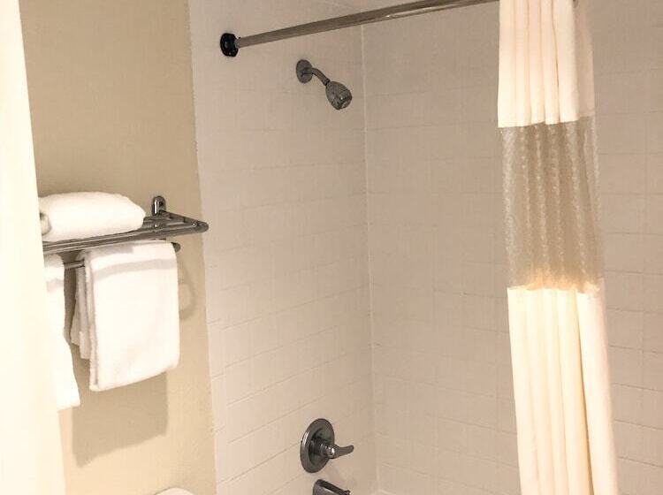 Номер Стандарт 2 Двуспальные Кровати, Super 8 By Wyndham Gulfport Biloxi Airport