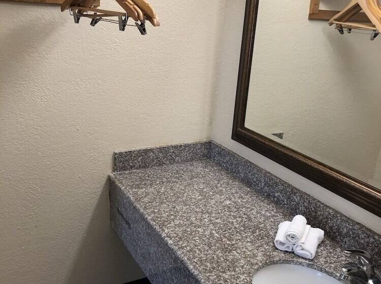 غرفه قياسيه سريرين مزدوجين, Super 8 By Wyndham Gulfport Biloxi Airport