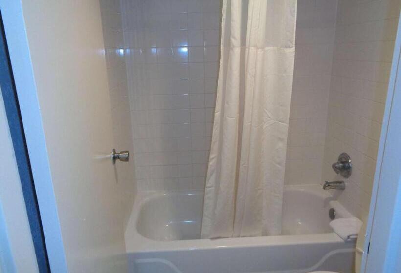 غرفة قياسية سرير كينج, Super 8 By Wyndham Gulfport Biloxi Airport