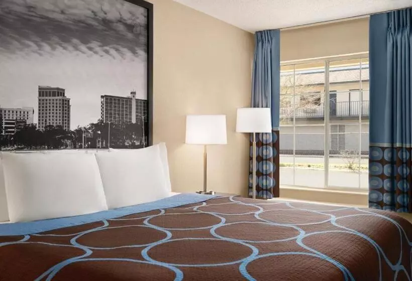 اتاق استاندارد با تخت بزرگ, Super 8 By Wyndham Gulfport Biloxi Airport
