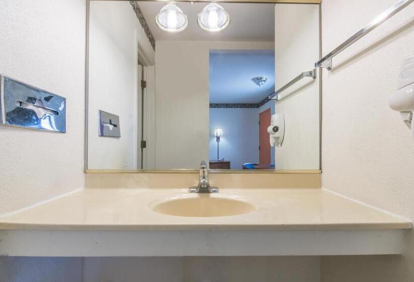 غرفة قياسية سرير كينج, Travelodge By Wyndham Temple