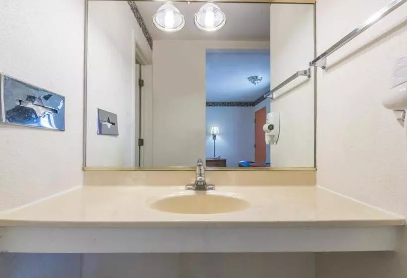 Standard-huone King-vuode, Travelodge By Wyndham Temple