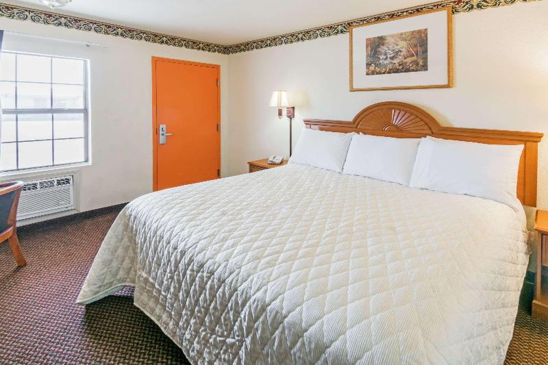 غرفة قياسية سرير كينج, Travelodge By Wyndham Temple