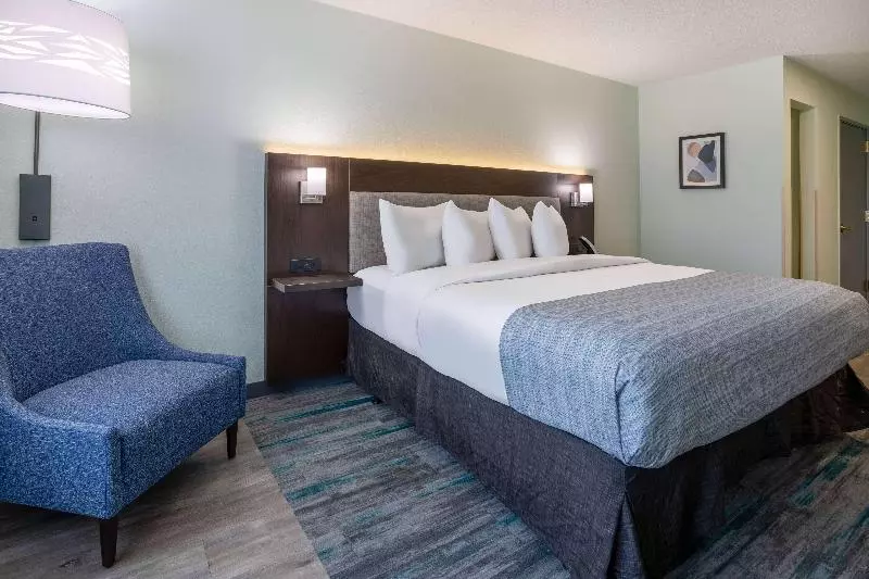 キングサイズベッドのスタンダードルーム, Wingate By Wyndham Waldorf   Washington Dc Area