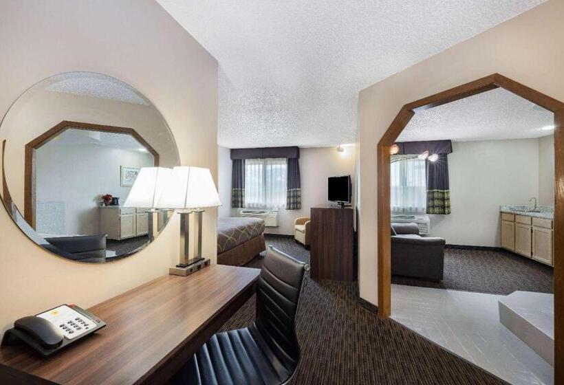 Deluxe Suite King Bed, Super 8 By Wyndham Richfield Ut