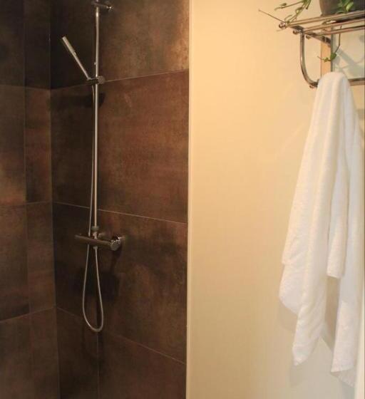 סוויטה משפחתית, B&b  T Burreken