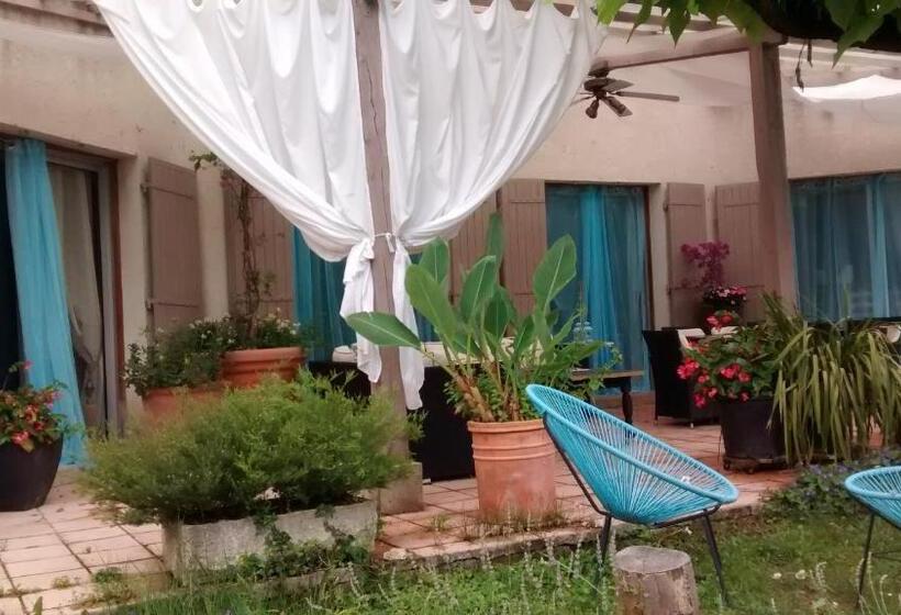 וילה עם חדר שינה אחד ובריכת שחיה, La Bousquatière