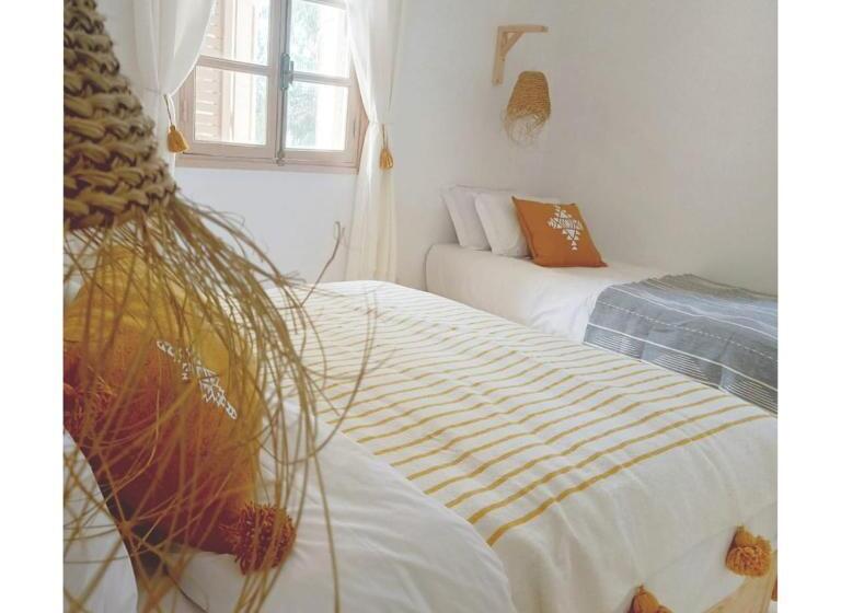 اتاق استاندارد سه تخته با چشم‌انداز باغ, Villa Nour