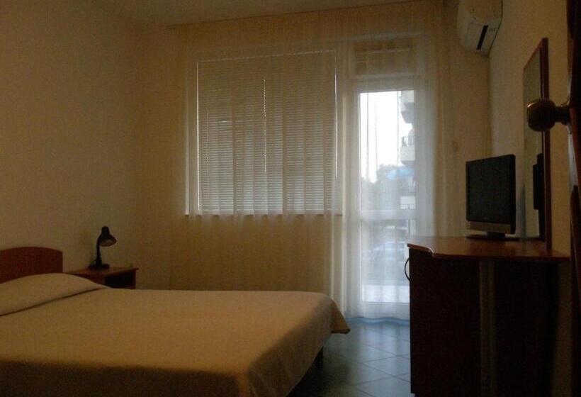 غرفة قياسية مزوَّدة بشُرفة, Family Hotel Maritime