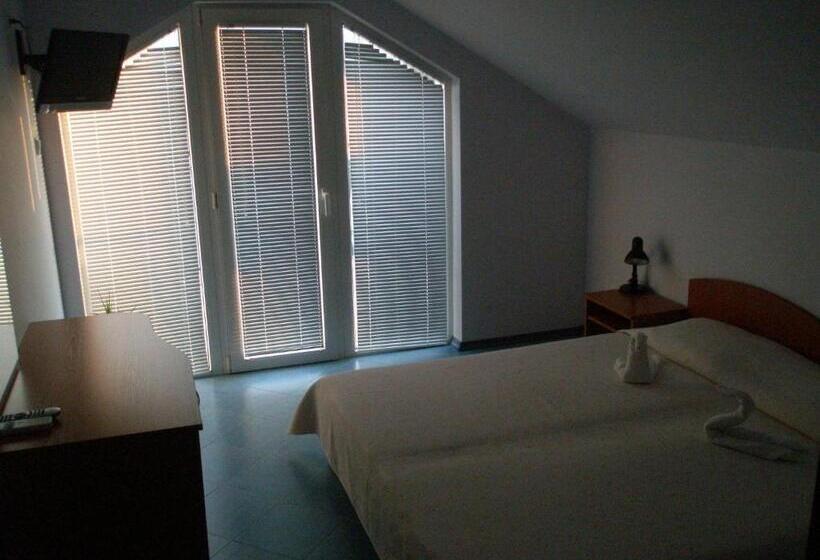 غرفة قياسية مزوَّدة بشُرفة, Family Hotel Maritime