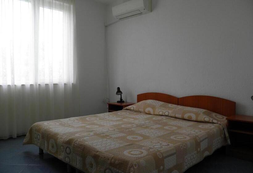 Апартаменты 2 Спальни, Family Hotel Maritime