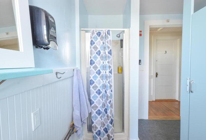 מיטה בחדר משותף, Hi  Truro Hostel