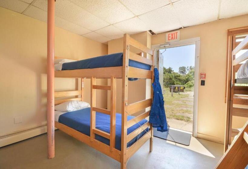 מיטה בחדר משותף, Hi  Truro Hostel