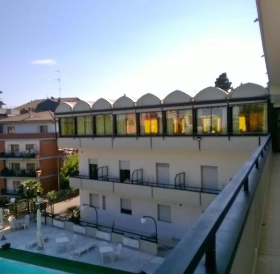 غرفة قياسية رباعية, Du Parc