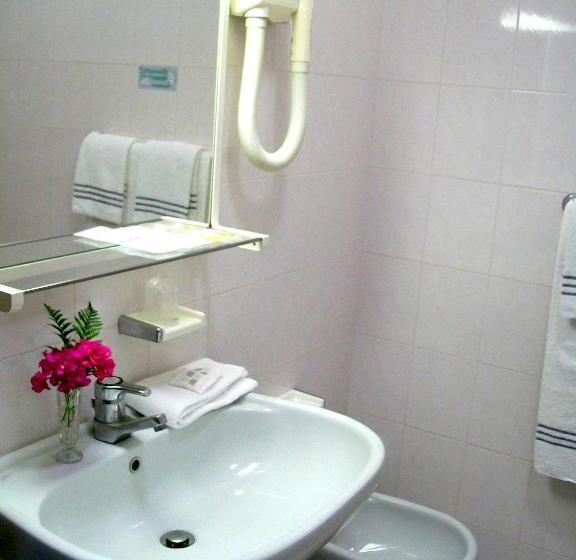 חדר סטנדרט לארבעה, Du Parc