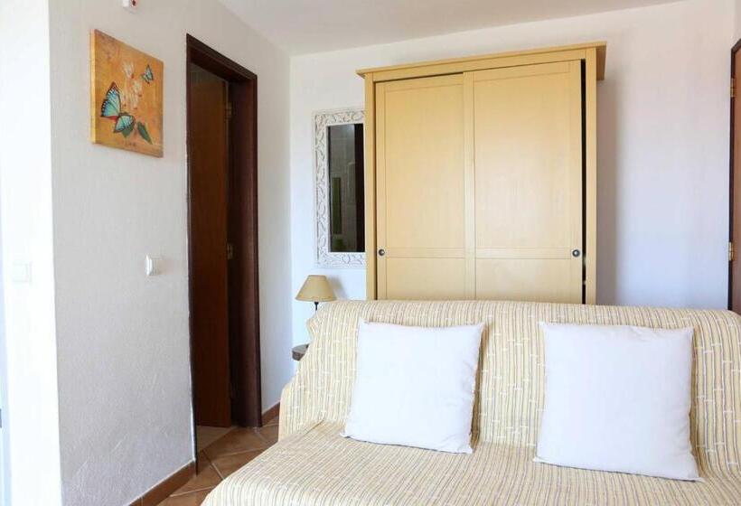 إستوديو قياسى مزودة بتراس, Casa Ardomar