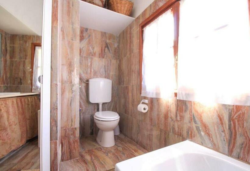 آپارتمان 1 خوابه با تراس, La Nave