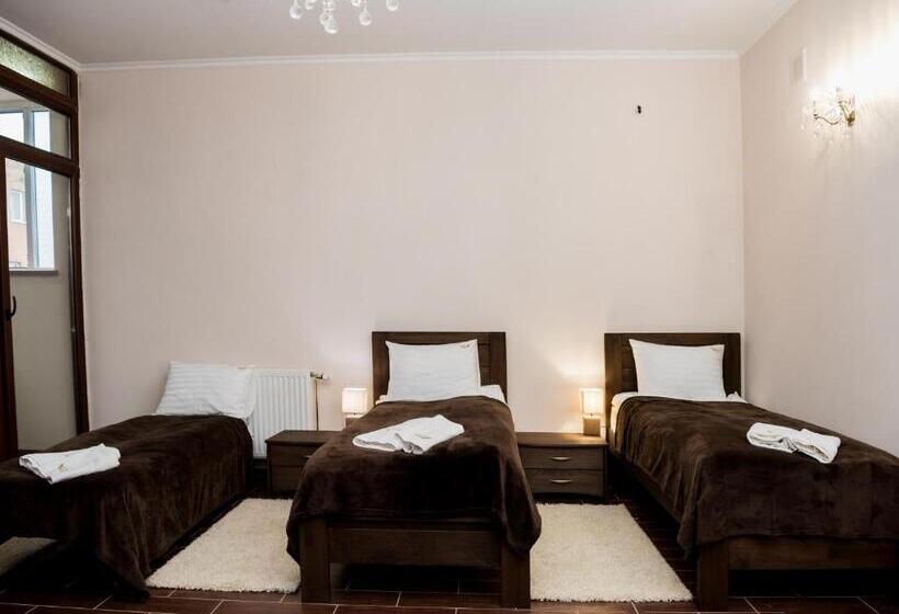 اتاق استاندارد سه نفره, Boutique