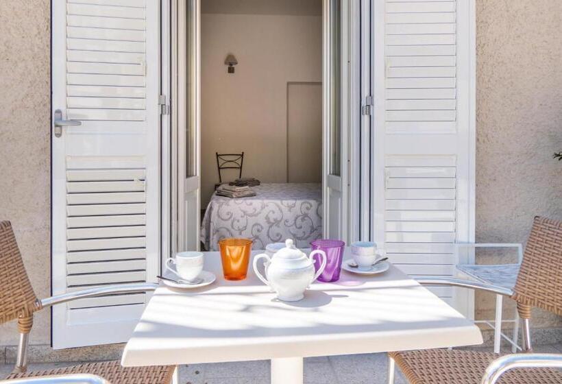 带大床的标准间, Marmè