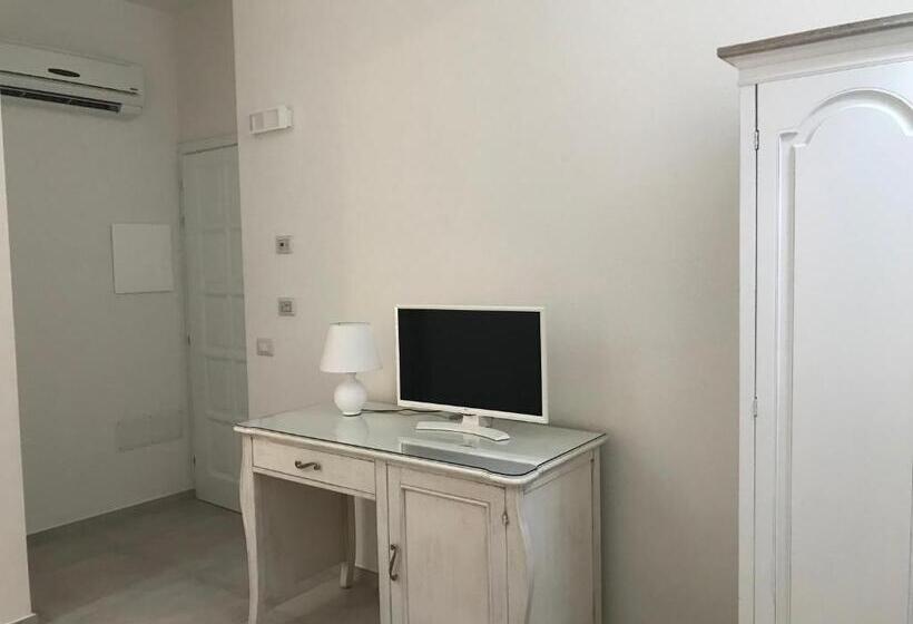 带大床的标准间, Marmè