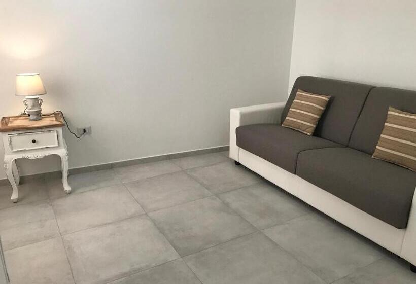 家庭小型套房, Marmè