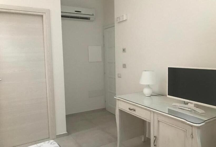 带大床的标准间, Marmè