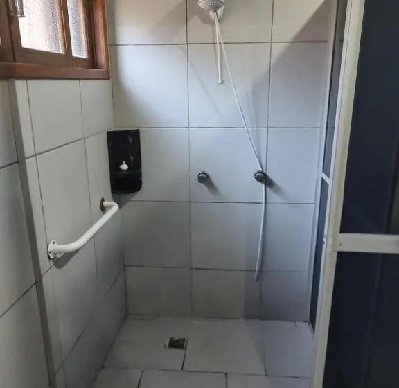 スタンダード４人部屋, Pousada Ilha Da Madeira