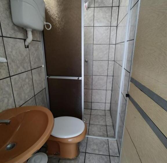 חדר לארבעה סטנדרטי עם מרפסת, Pousada Ilha Da Madeira