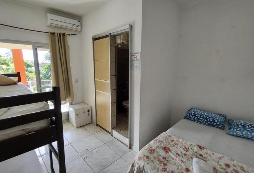 חדר לארבעה סטנדרטי עם מרפסת, Pousada Ilha Da Madeira