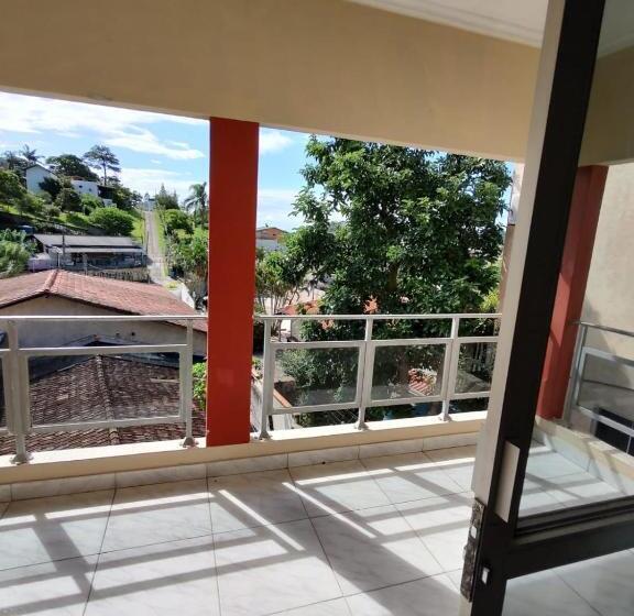 חדר לארבעה סטנדרטי עם מרפסת, Pousada Ilha Da Madeira