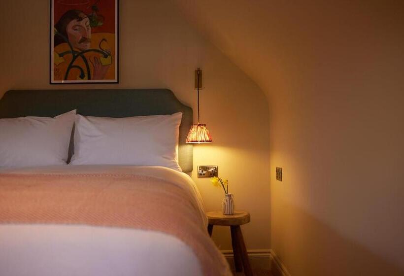 غرفة قياسية, The Bell & Crown