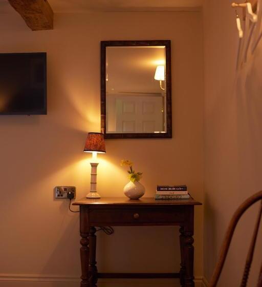 غرفة قياسية, The Bell & Crown