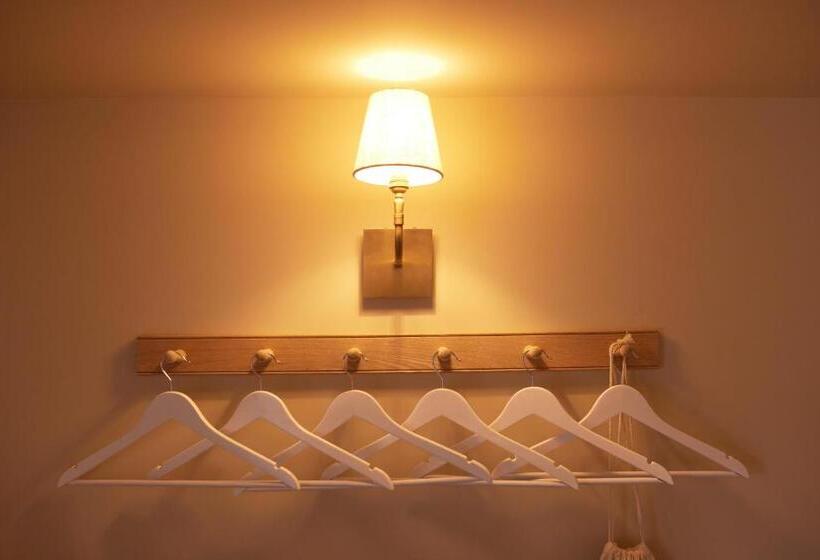 غرفة قياسية, The Bell & Crown