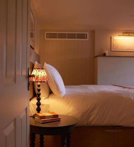 غرفة قياسية, The Bell & Crown